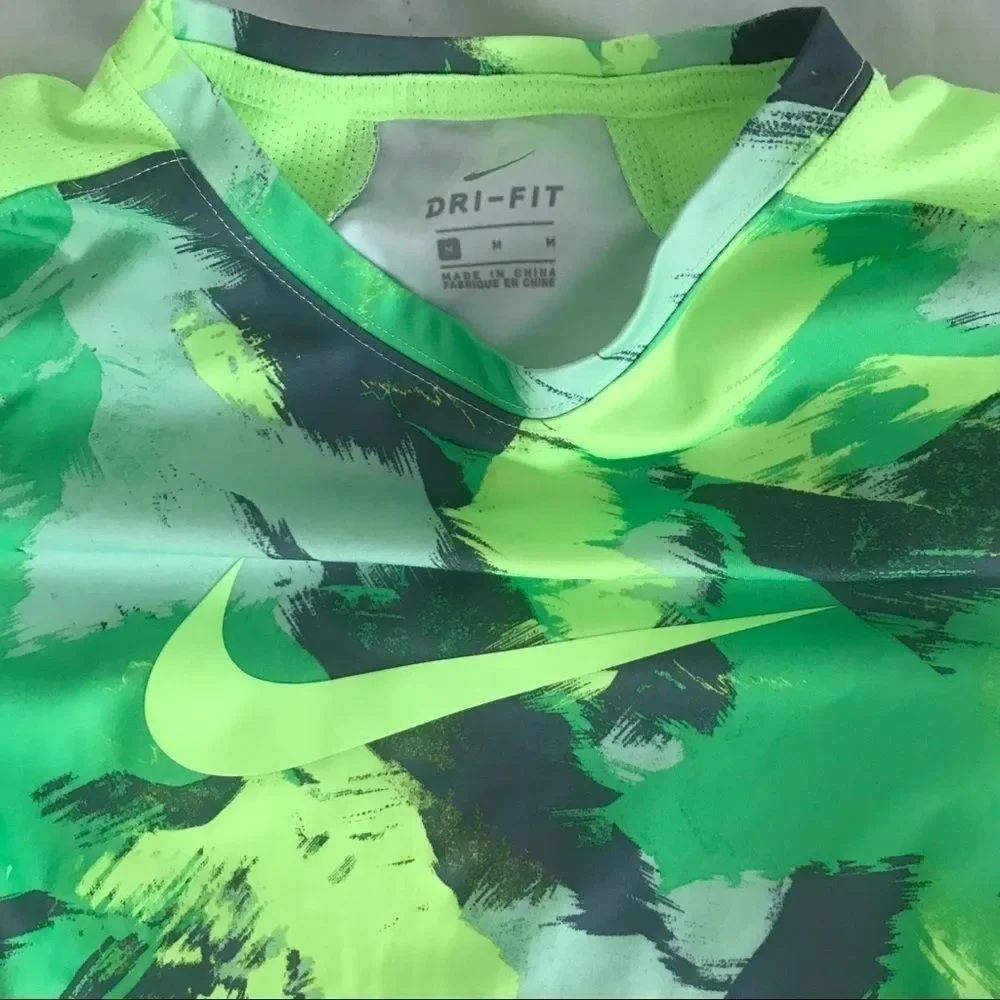 Nike boys athletic T-shirt size M